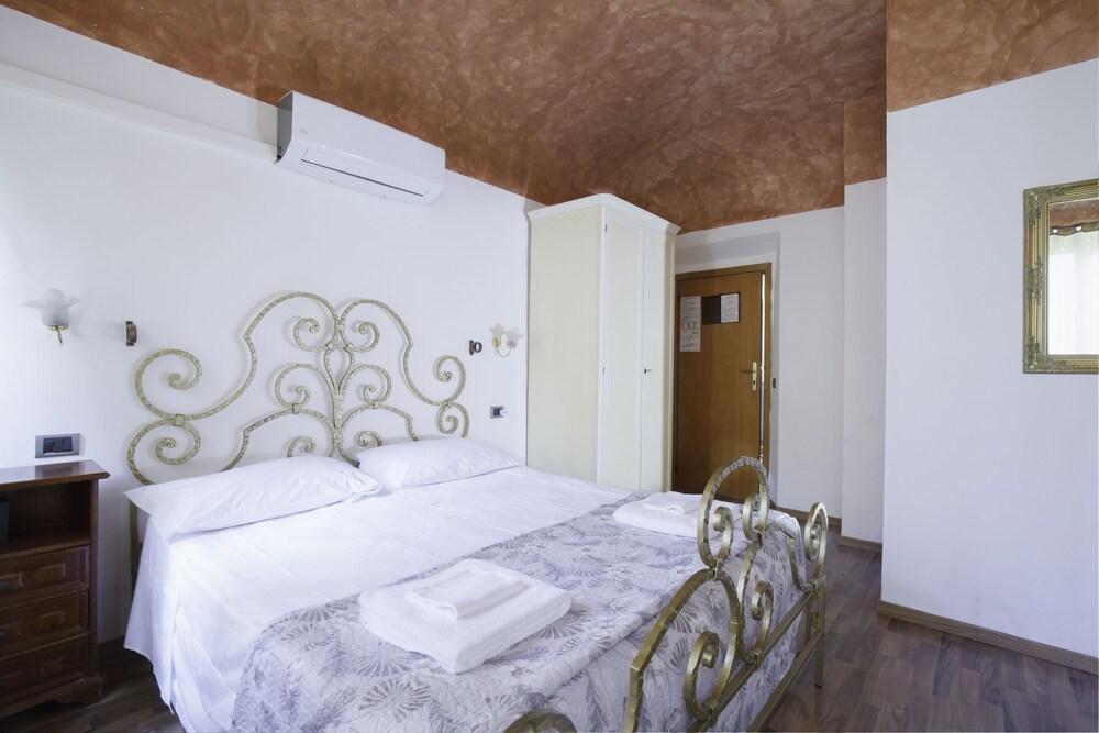 Piccolo Con Access Ztl !!! ɲel ƈentro Storico Di ƒirenze !!! Hotel 2*