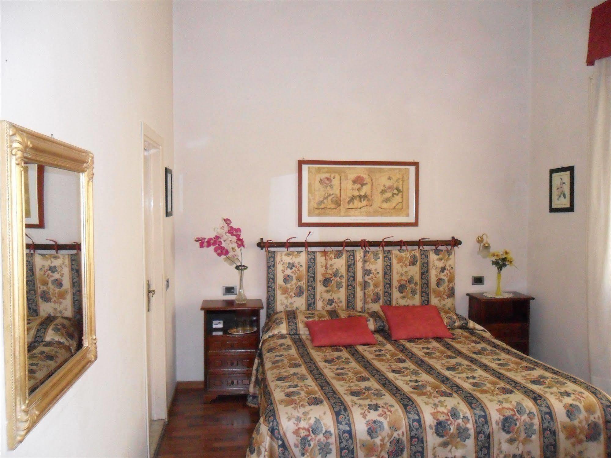 Piccolo Con Access Ztl !!! Nel Centro Storico Di !!! Hotel Florença